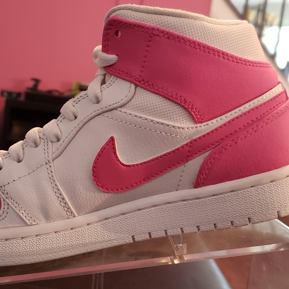 Custom "Hot Pink" 
Retro Jordan 1 - Picture 6 of 8